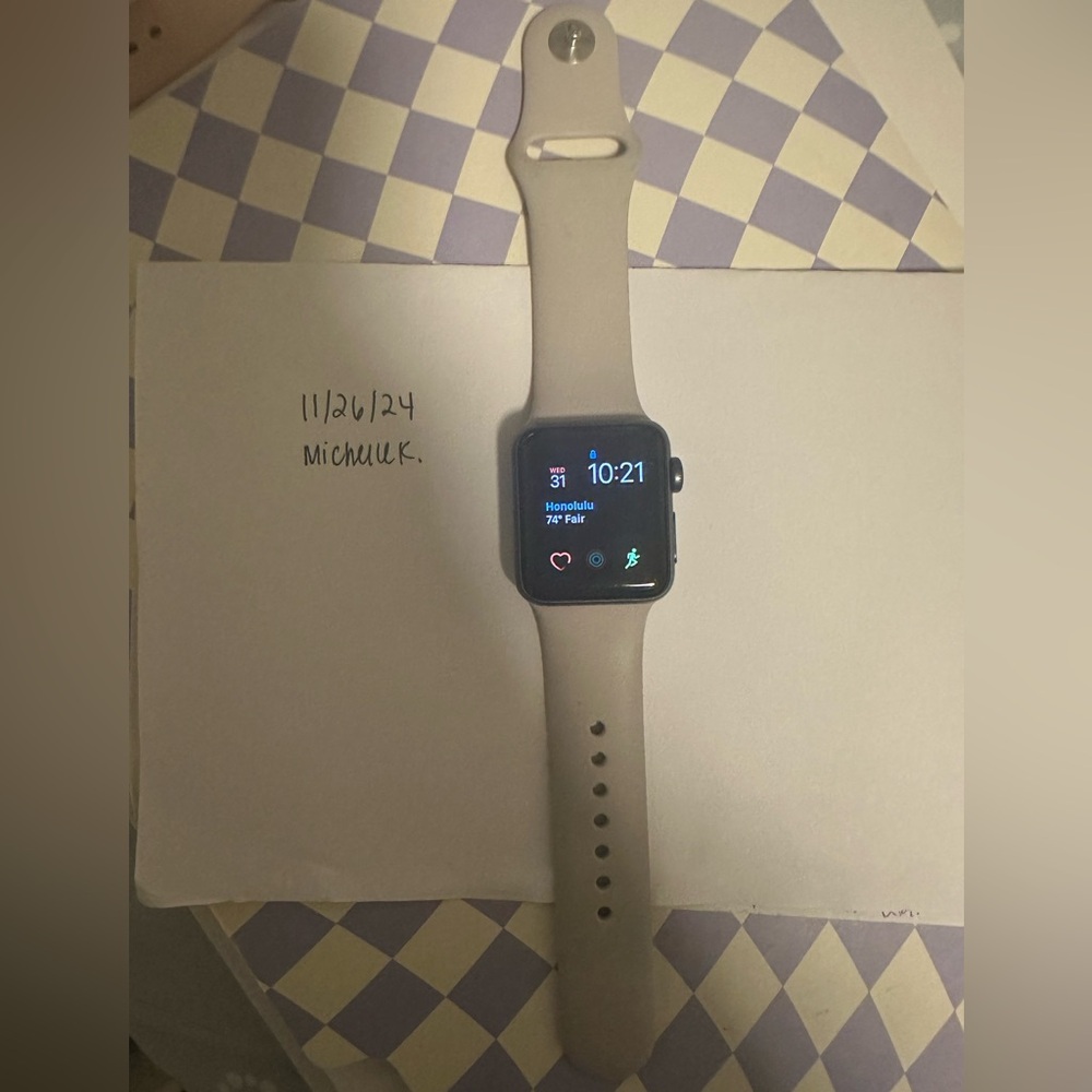 apple watch series 3 38mm and belkin stand charger